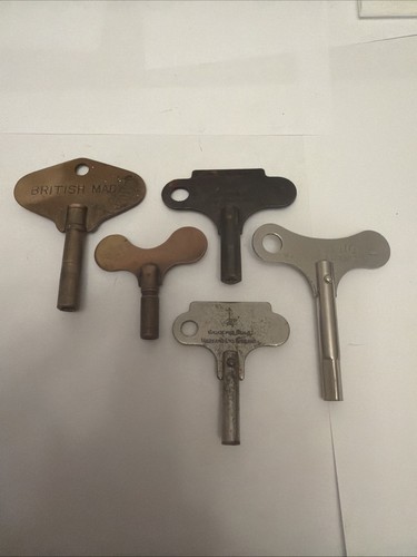 Job lot vintage clockwork - of,