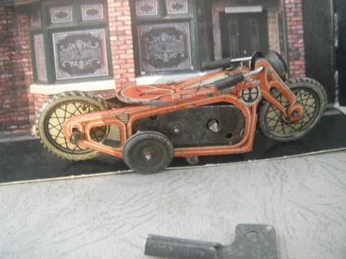 Vintage tinplate clockwork - vintage,