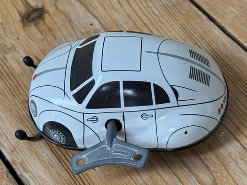 Vintage tin clockwork wind - tin, wind-up